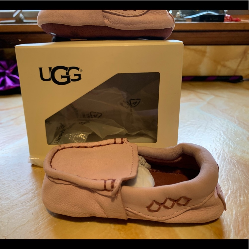 Baby girl pink Ugg mocassins